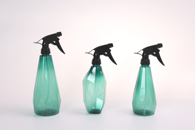 Transparente por atacado de pressão de mão de água de plástico pode regar o jardim pulverizador